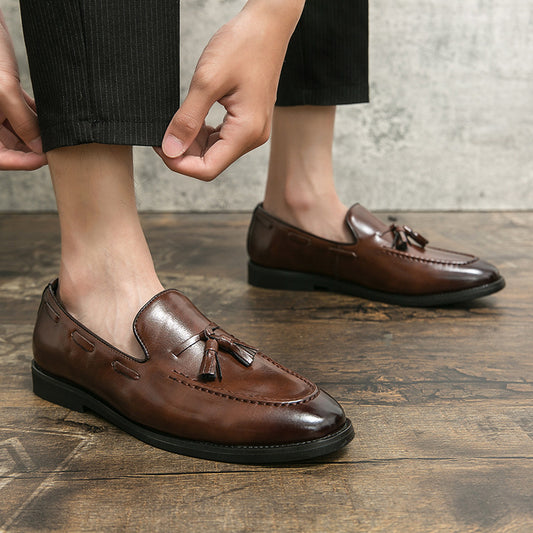 Slipper mit Quasten für junge Männer